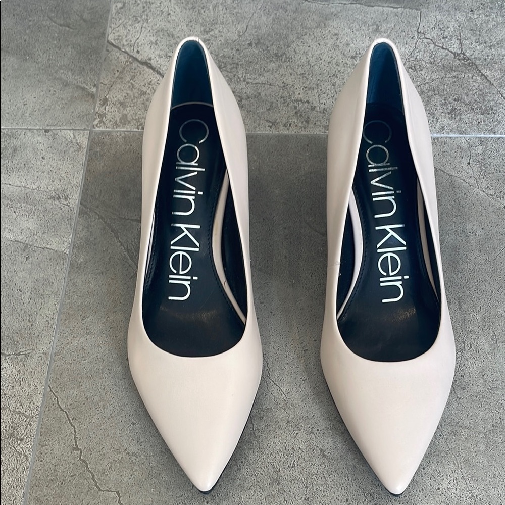 NWOT Calvin Klein Women's Cream Kitten Heel Pump